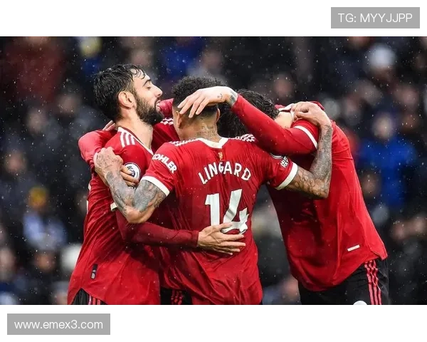 曼联防守体系漏洞频出,本赛季表现波动持续影响稳定性 曼联防守体系漏洞频出,本赛季表现波动持续影响稳定性