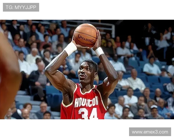 哈基姆·奥拉朱旺篮下脚步对比乔丹体现更高效率与得分多样性