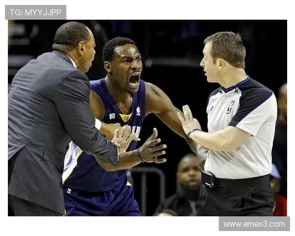 一篇看懂篮球规则：手部接触判定到底是犯规还是正当防守？